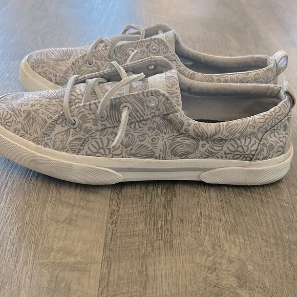 Leaf/Seashell Print🍃 🍂 Sperry Canvas Sneakers - Picture 5 of 6